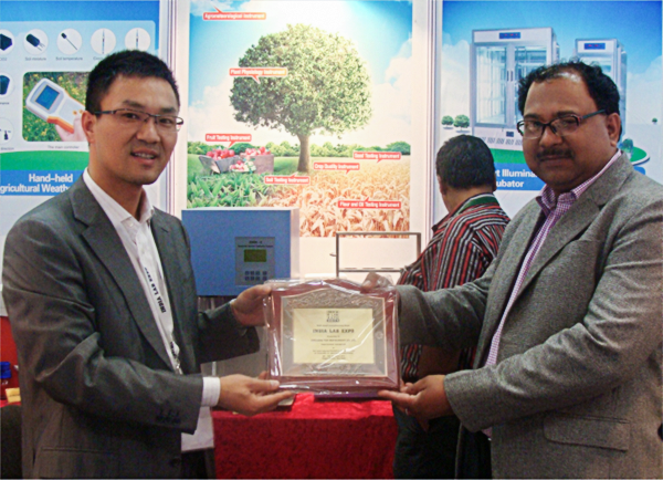 托普云農與海外公司高層、技術研發(fā)人員進行交流合作