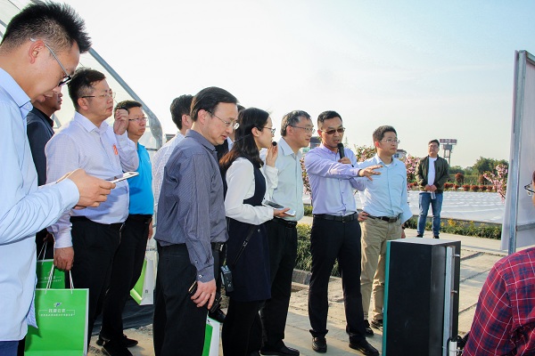 王主任一行關(guān)注托普云農(nóng)智能標(biāo)準(zhǔn)化產(chǎn)品:棚聯(lián)網(wǎng)2 王主任一行關(guān)注托普云農(nóng)智能標(biāo)準(zhǔn)化產(chǎn)品:棚聯(lián)網(wǎng)2