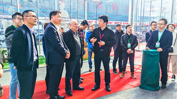 原浙江人大常委會副主任、黨組副書記程渭山極其關(guān)注浙江省畜牧云平臺數(shù)據(jù)動態(tài)